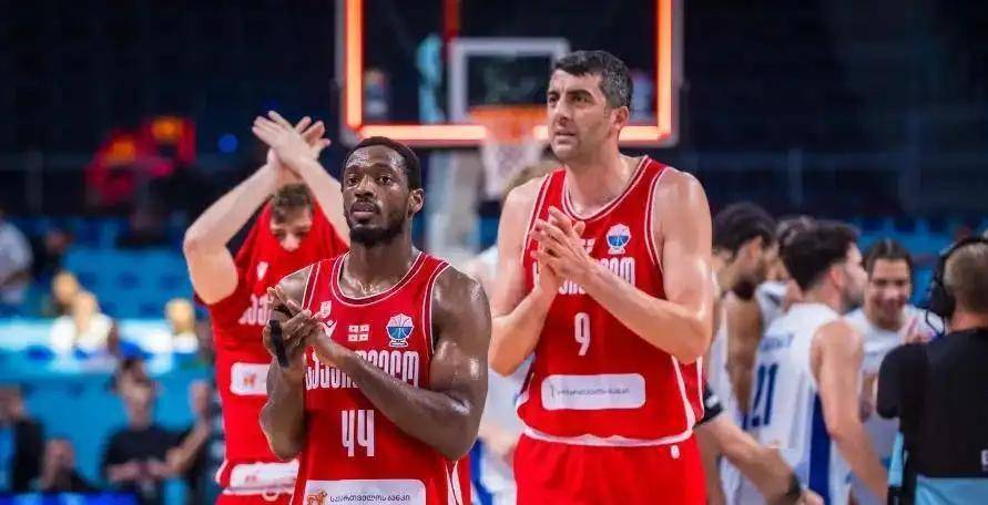 爆冷!橄榄球强队意外出局震惊全场 爆冷!橄榄球强队意外出局震惊全场