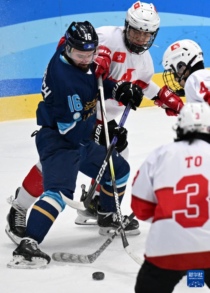 冰球明星选手受伤退赛，引发热议