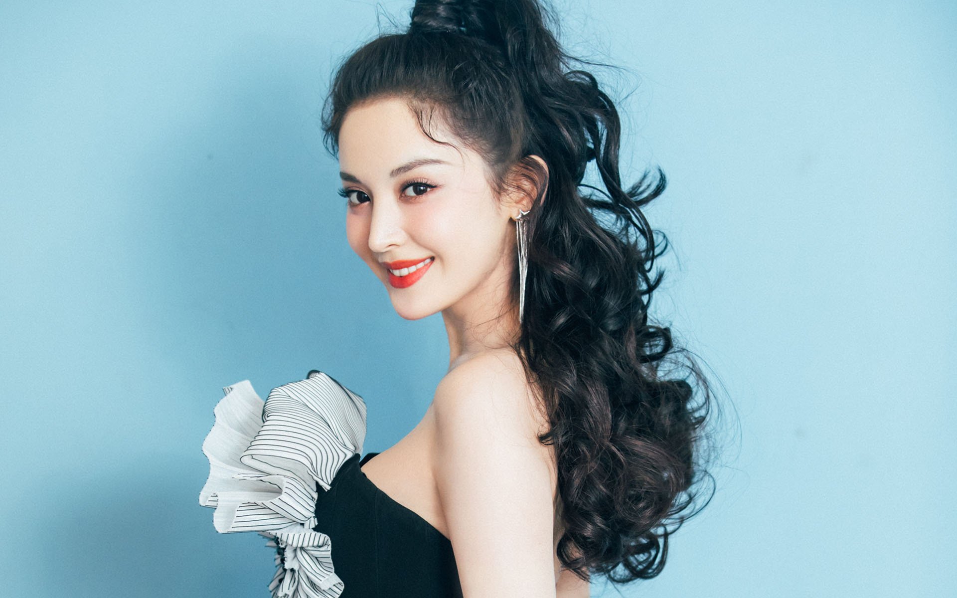 当维尼修斯在东方威斯特法伦爆发，一场4-0背后的足球维度与隐喻