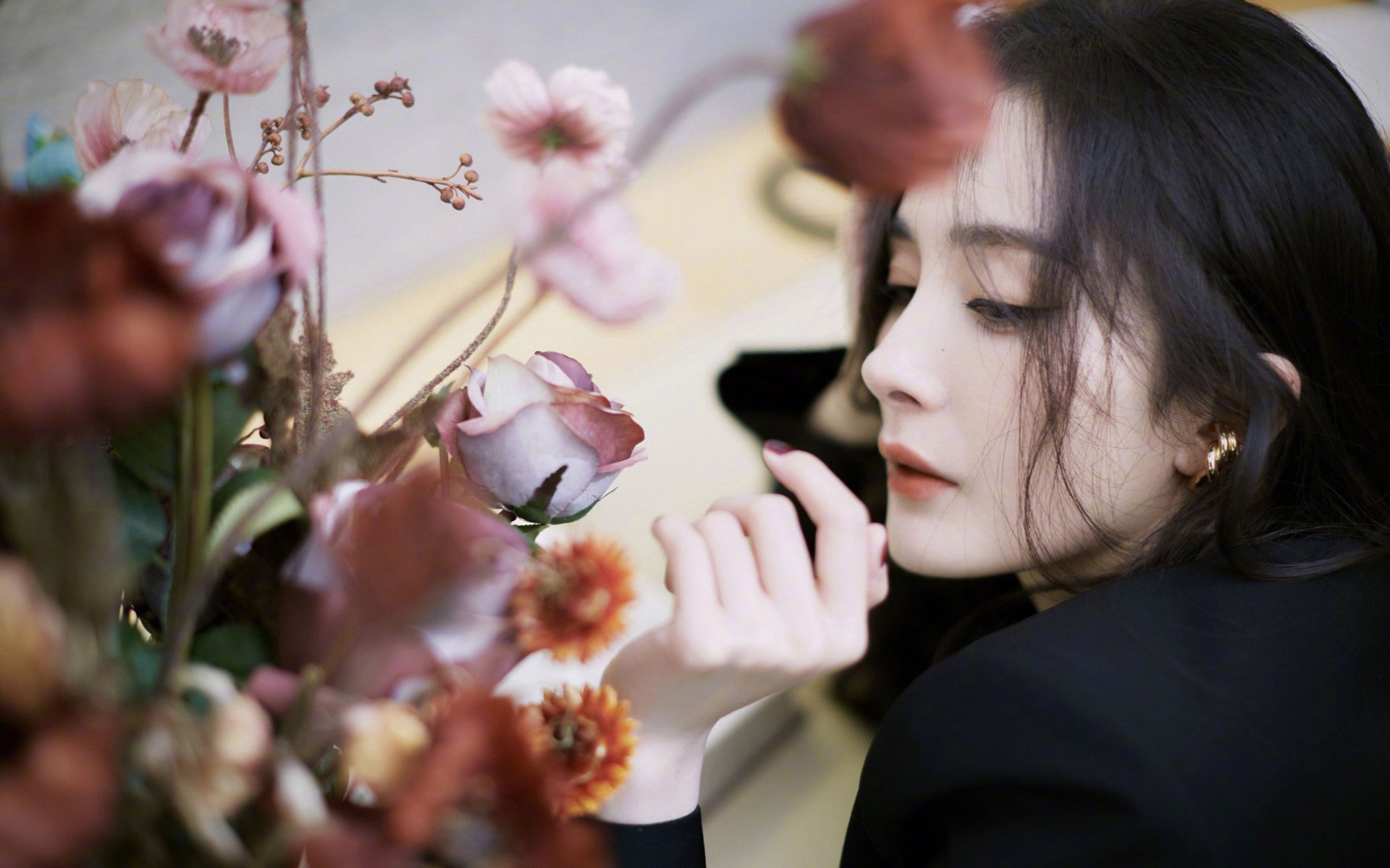 绿茵场与金字塔的智慧，卡马文加的关键回合与埃及封锁丹麦的启示