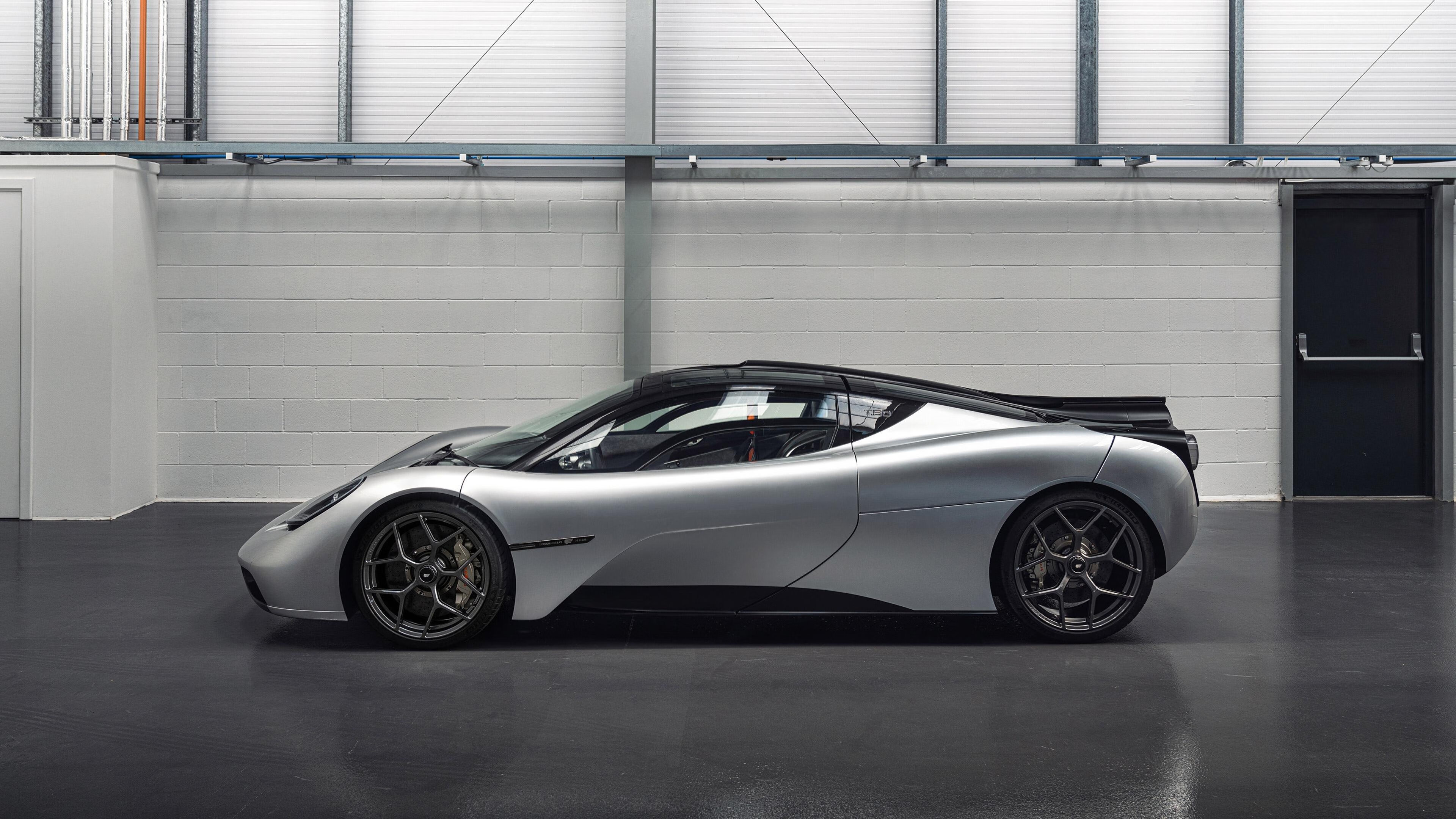 当字母哥的野蛮冲撞鹈鹕的精细齿轮,防守密码在何处失灵?